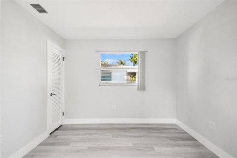 House in New Port Richey, Florida 2 bedrooms, 87.79 sq.m. № 2125066 - photo 13