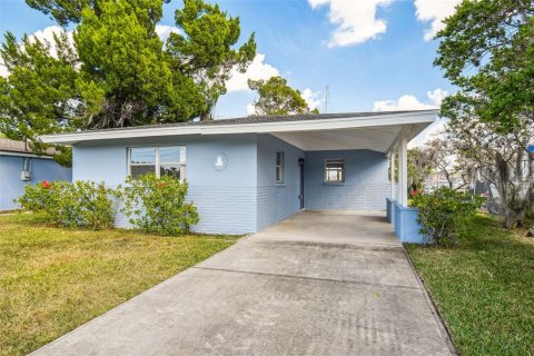 House in New Port Richey, Florida 2 bedrooms, 87.79 sq.m. № 2125066 - photo 2