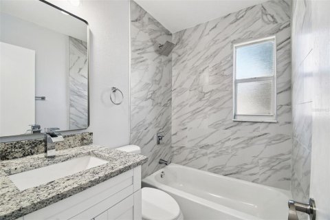 House in New Port Richey, Florida 2 bedrooms, 87.79 sq.m. № 2125066 - photo 17