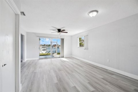 House in New Port Richey, Florida 2 bedrooms, 87.79 sq.m. № 2125066 - photo 9