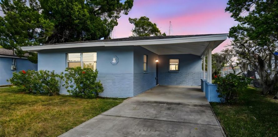 House in New Port Richey, Florida 2 bedrooms, 87.79 sq.m. № 2125066