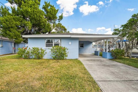 House in New Port Richey, Florida 2 bedrooms, 87.79 sq.m. № 2125066 - photo 3
