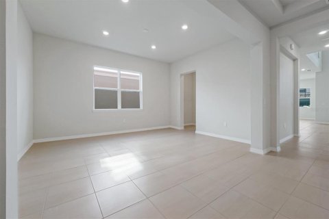 House in Orlando, Florida 4 bedrooms, 374.4 sq.m. № 2238271 - photo 6