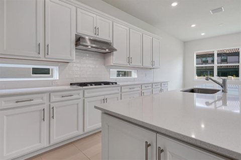 House in Orlando, Florida 4 bedrooms, 374.4 sq.m. № 2238271 - photo 14