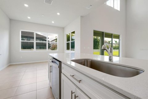 House in Orlando, Florida 4 bedrooms, 374.4 sq.m. № 2238271 - photo 15