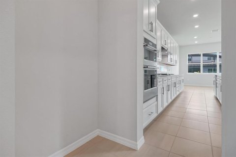 House in Orlando, Florida 4 bedrooms, 374.4 sq.m. № 2238271 - photo 16
