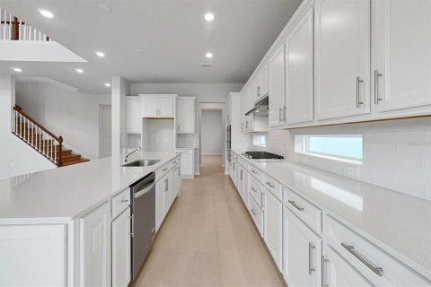 House in Orlando, Florida 4 bedrooms, 374.4 sq.m. № 2238271 - photo 12