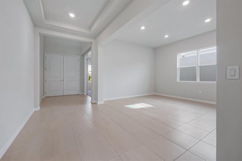 House in Orlando, Florida 4 bedrooms, 374.4 sq.m. № 2238271 - photo 5