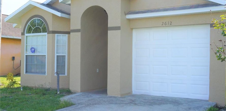 House in Sanford, Florida 3 bedrooms, 102.1 sq.m. № 2378349