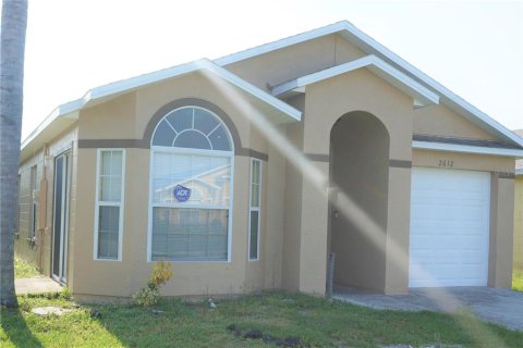 House in Sanford, Florida 3 bedrooms, 102.1 sq.m. № 2378349 - photo 2