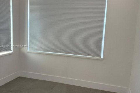 Снять в аренду виллу или дом в Халландейл-Бич, Флорида 1 спальня, 65.5м2, № 2067113 - фото 17