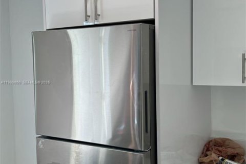 Снять в аренду виллу или дом в Халландейл-Бич, Флорида 1 спальня, 65.5м2, № 2067113 - фото 2