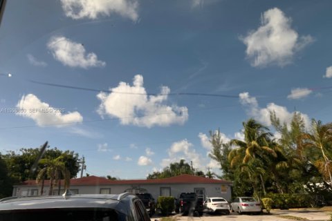 Снять в аренду виллу или дом в Халландейл-Бич, Флорида 1 спальня, 65.5м2, № 2067113 - фото 15
