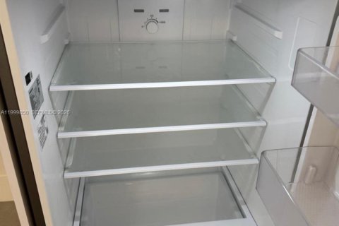 Снять в аренду виллу или дом в Халландейл-Бич, Флорида 1 спальня, 65.5м2, № 2067113 - фото 4