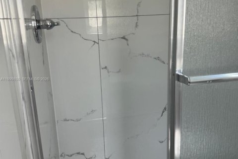 Снять в аренду виллу или дом в Халландейл-Бич, Флорида 1 спальня, 65.5м2, № 2067113 - фото 7