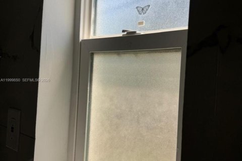 Снять в аренду виллу или дом в Халландейл-Бич, Флорида 1 спальня, 65.5м2, № 2067113 - фото 12