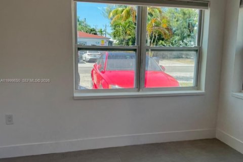 Снять в аренду виллу или дом в Халландейл-Бич, Флорида 1 спальня, 65.5м2, № 2067113 - фото 11