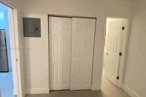 Снять в аренду виллу или дом в Халландейл-Бич, Флорида 1 спальня, 65.5м2, № 2067113 - фото 14