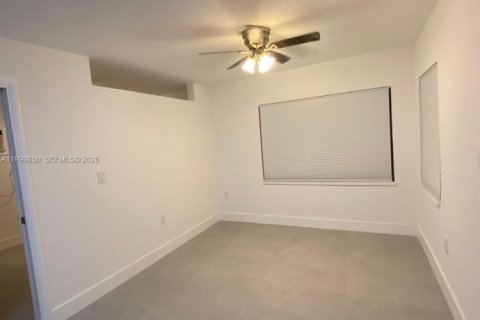 Снять в аренду виллу или дом в Халландейл-Бич, Флорида 1 спальня, 65.5м2, № 2067113 - фото 10