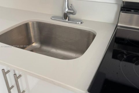 Снять в аренду виллу или дом в Халландейл-Бич, Флорида 1 спальня, 65.5м2, № 2067113 - фото 18