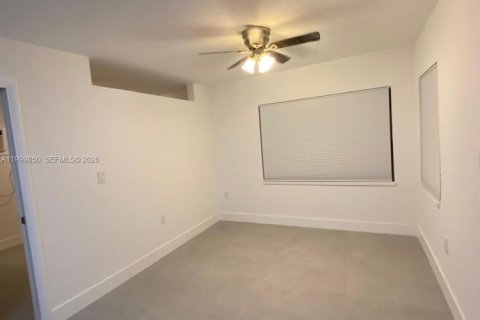 Снять в аренду виллу или дом в Халландейл-Бич, Флорида 1 спальня, 65.5м2, № 2067113 - фото 8