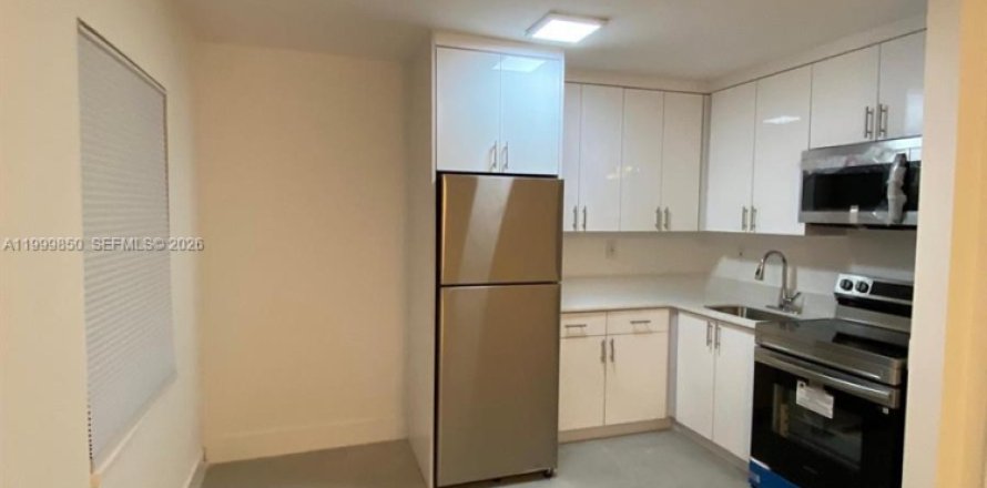 Дом в Халландейл-Бич, Флорида 1 спальня, 65.5м2 № 2067113