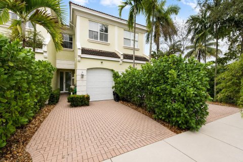 Touwnhouse à vendre à Fort Lauderdale, Floride: 3 chambres, 176.7 m2 № 2407311 - photo 2