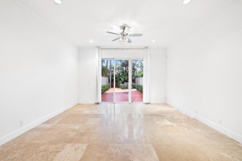 Touwnhouse à vendre à Fort Lauderdale, Floride: 3 chambres, 176.7 m2 № 2407311 - photo 4