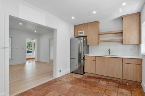 Bureau à El Portal, Floride № 1216280