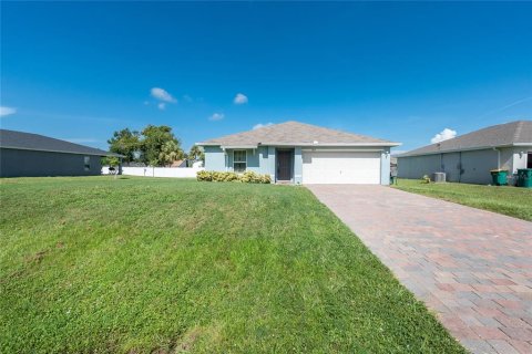 House in Port Charlotte, Florida 4 bedrooms, 137.96 sq.m. № 1876524 - photo 2