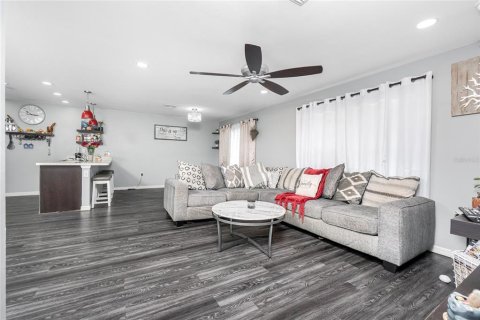 House in Port Charlotte, Florida 4 bedrooms, 137.96 sq.m. № 1876524 - photo 6