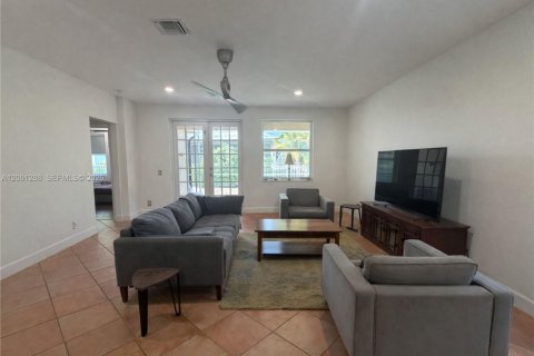House in Weston, Florida 4 bedrooms, 185.53 sq.m. № 2065950 - photo 3