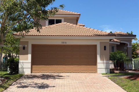 House in Weston, Florida 4 bedrooms, 185.53 sq.m. № 2065950