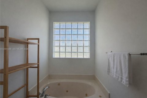 House in Weston, Florida 4 bedrooms, 185.53 sq.m. № 2065950 - photo 6