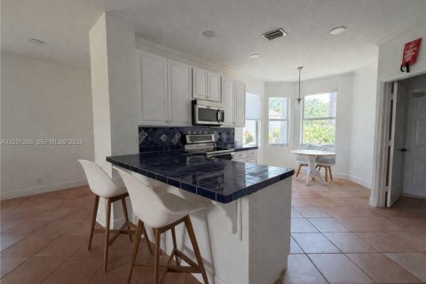 House in Weston, Florida 4 bedrooms, 185.53 sq.m. № 2065950 - photo 7