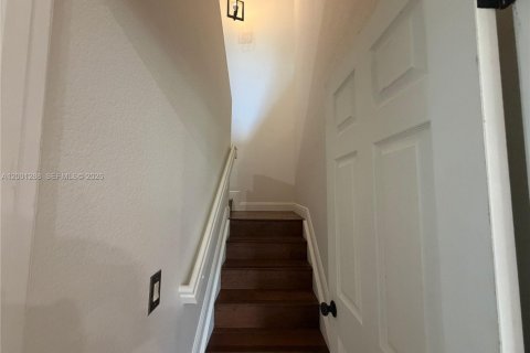 House in Weston, Florida 4 bedrooms, 185.53 sq.m. № 2065950 - photo 11