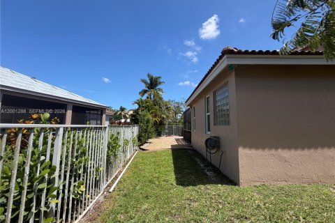 House in Weston, Florida 4 bedrooms, 185.53 sq.m. № 2065950 - photo 15