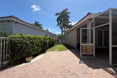 House in Weston, Florida 4 bedrooms, 185.53 sq.m. № 2065950 - photo 18