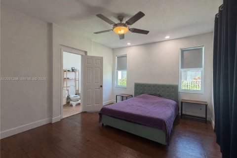 House in Weston, Florida 4 bedrooms, 185.53 sq.m. № 2065950 - photo 4