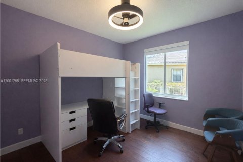 House in Weston, Florida 4 bedrooms, 185.53 sq.m. № 2065950 - photo 8