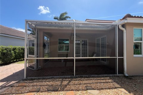 House in Weston, Florida 4 bedrooms, 185.53 sq.m. № 2065950 - photo 17