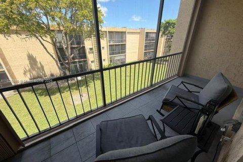 Condo in Miami, Florida, 2 bedrooms  № 1794347 - photo 23