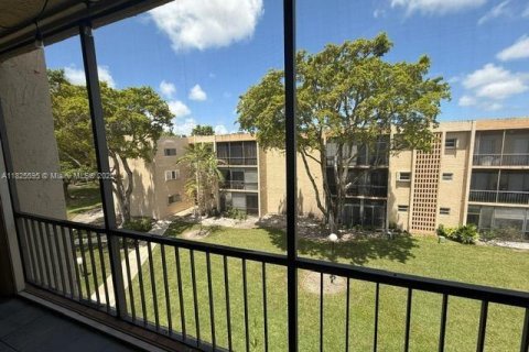 Condo in Miami, Florida, 2 bedrooms  № 1794347 - photo 24