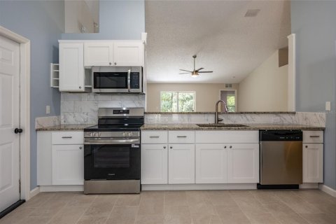 House in Palm Coast, Florida 4 bedrooms, 173.36 sq.m. № 2227180 - photo 11