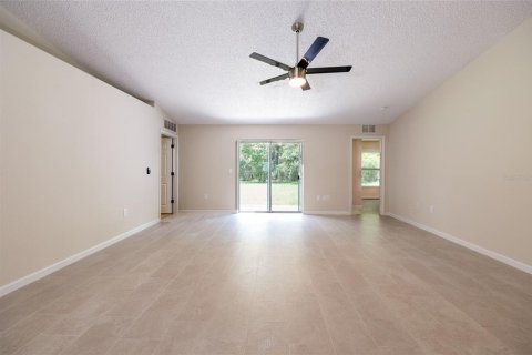 House in Palm Coast, Florida 4 bedrooms, 173.36 sq.m. № 2227180 - photo 16