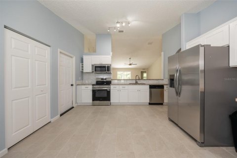 House in Palm Coast, Florida 4 bedrooms, 173.36 sq.m. № 2227180 - photo 6