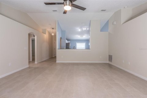 House in Palm Coast, Florida 4 bedrooms, 173.36 sq.m. № 2227180 - photo 15