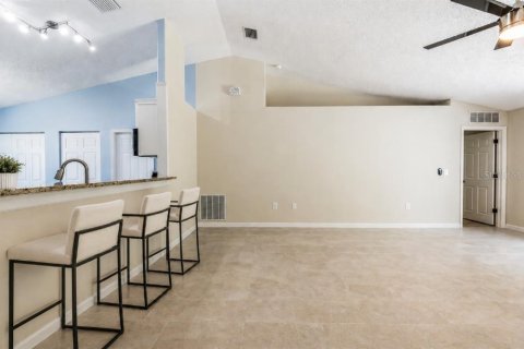 House in Palm Coast, Florida 4 bedrooms, 173.36 sq.m. № 2227180 - photo 7