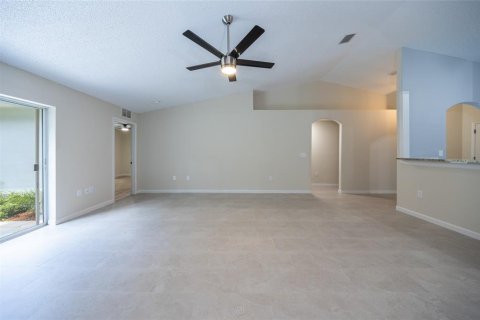 House in Palm Coast, Florida 4 bedrooms, 173.36 sq.m. № 2227180 - photo 17