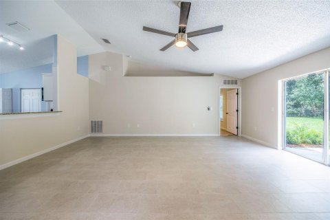 House in Palm Coast, Florida 4 bedrooms, 173.36 sq.m. № 2227180 - photo 18